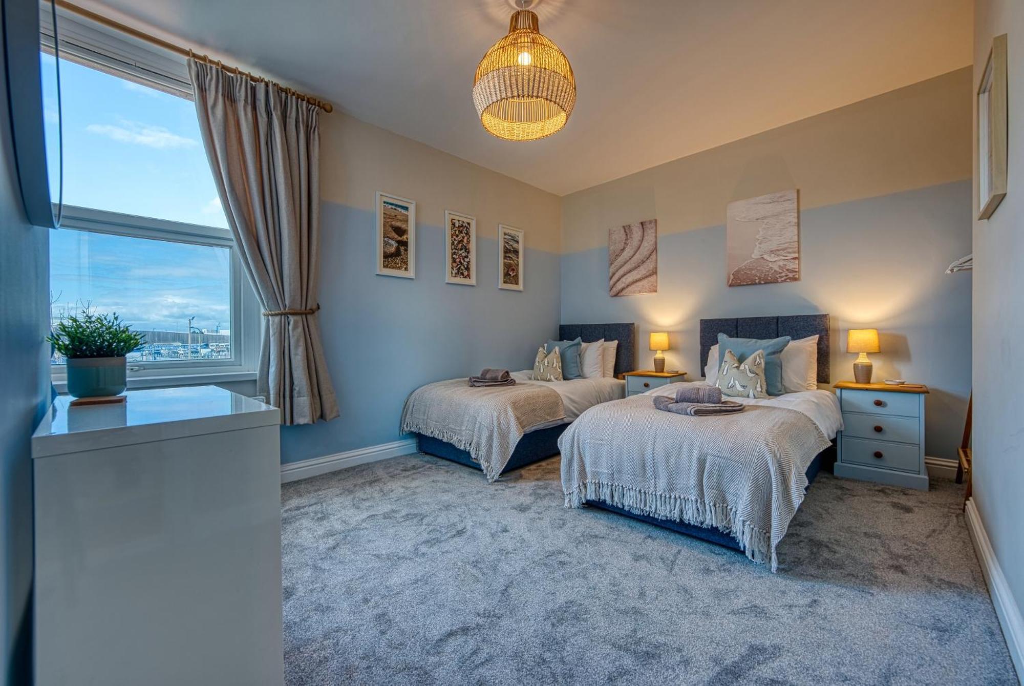 2 Bedrooms Modern, Stunning & Stylish Contractor House, Prime Portsmouth Location With Free Parking Permit, Summer Special Offer!! - By Blue Puffin Stays Екстер'єр фото