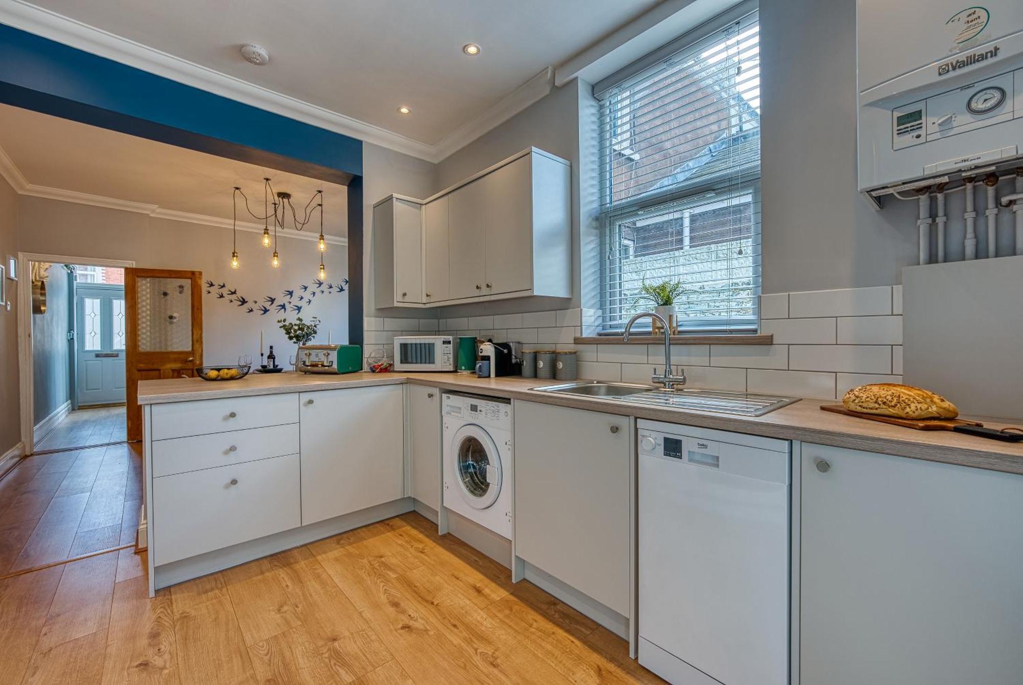 2 Bedrooms Modern, Stunning & Stylish Contractor House, Prime Portsmouth Location With Free Parking Permit, Summer Special Offer!! - By Blue Puffin Stays Екстер'єр фото