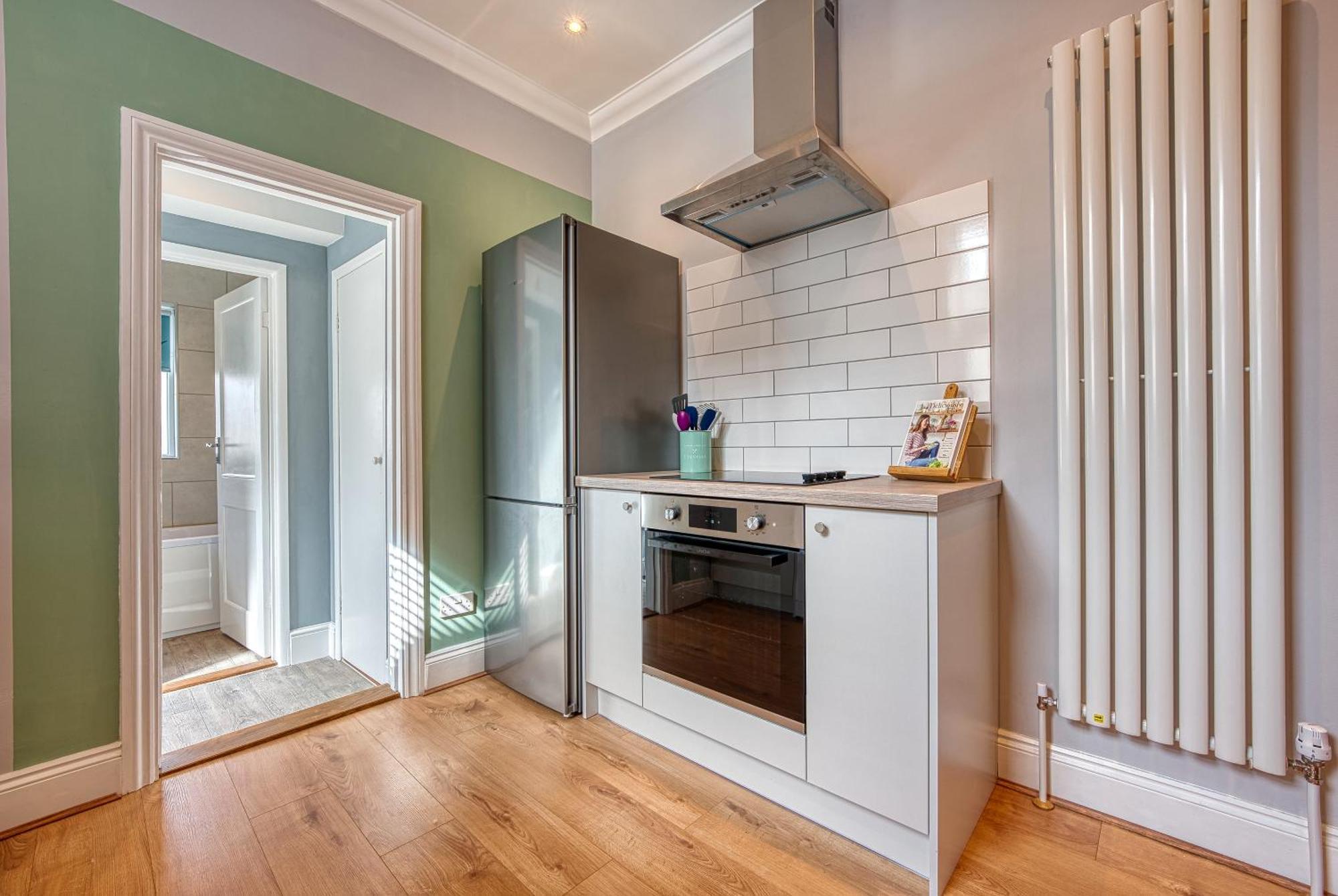 2 Bedrooms Modern, Stunning & Stylish Contractor House, Prime Portsmouth Location With Free Parking Permit, Summer Special Offer!! - By Blue Puffin Stays Екстер'єр фото
